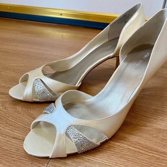 Nine West New Favorly Bridal Kitten Heel Satin Dress Sandals Women’s 9 NWT - Picture 15 of 15